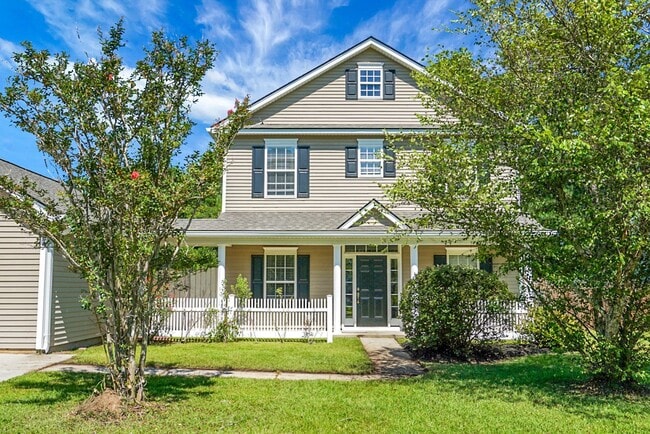 Photo - Beautiful 4 Bed/3 Bath home in Summerville SC, *Move-In Special $500 OFF FIRST MONTHS RENT* NO AP...