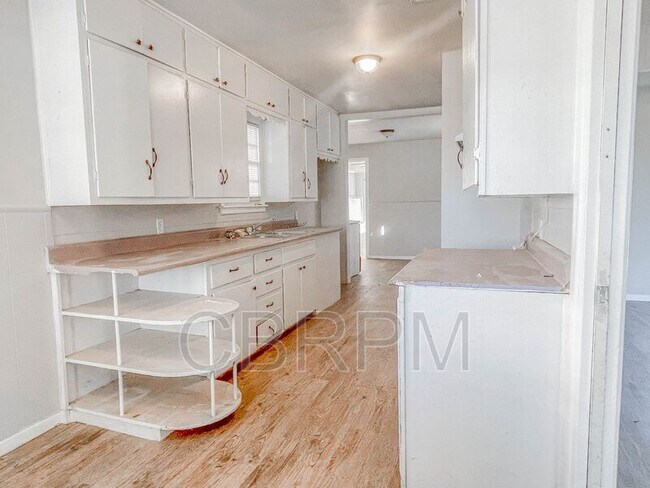 Photo - 2004 47th St