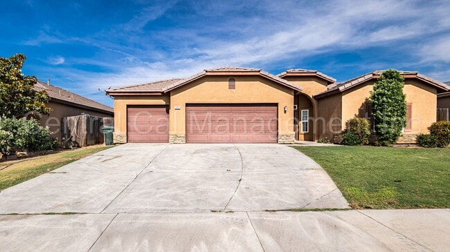 Building Photo - 4 Bedroom, 2 Bath Home - $2450 per month!