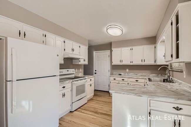 Photo - 886 S 11th Ave