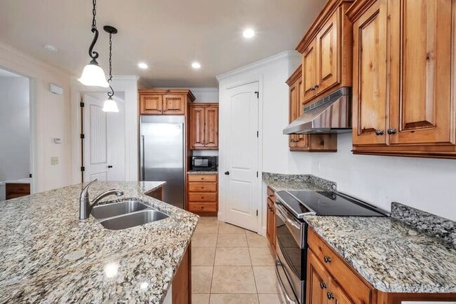 Photo - Beautiful Townhouse w attached 2 car garage in Orem