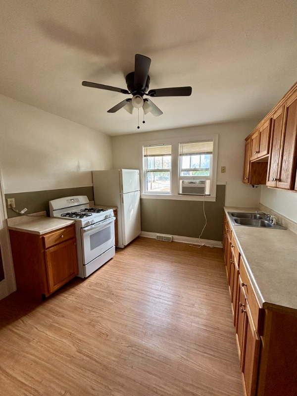 Building Photo - 91 Laverack Ave Rental
