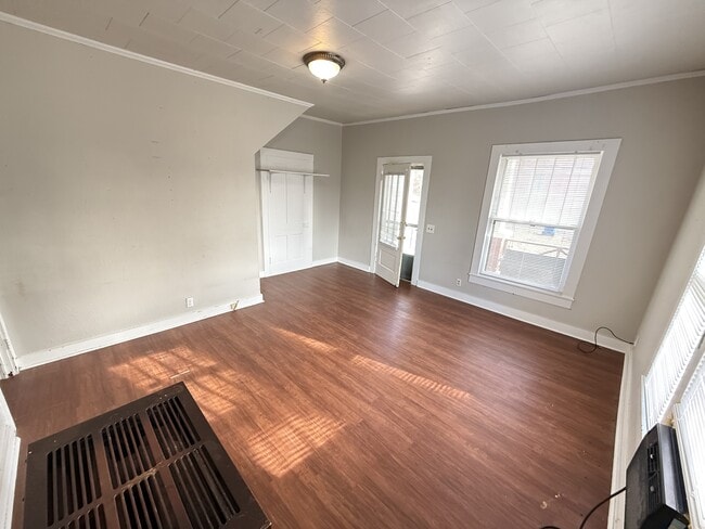 Photo - 301 N 7th St