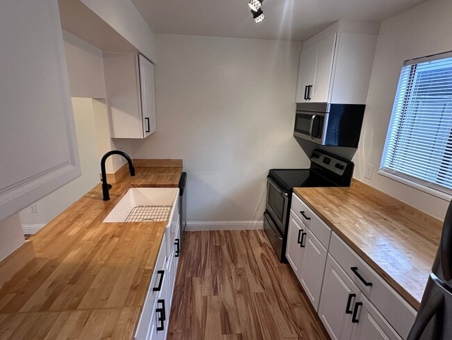 Fully Updated Townhouse in Mid-Town Ft Col... - Fully Updated Townhouse in Mid-Town Ft Col...
