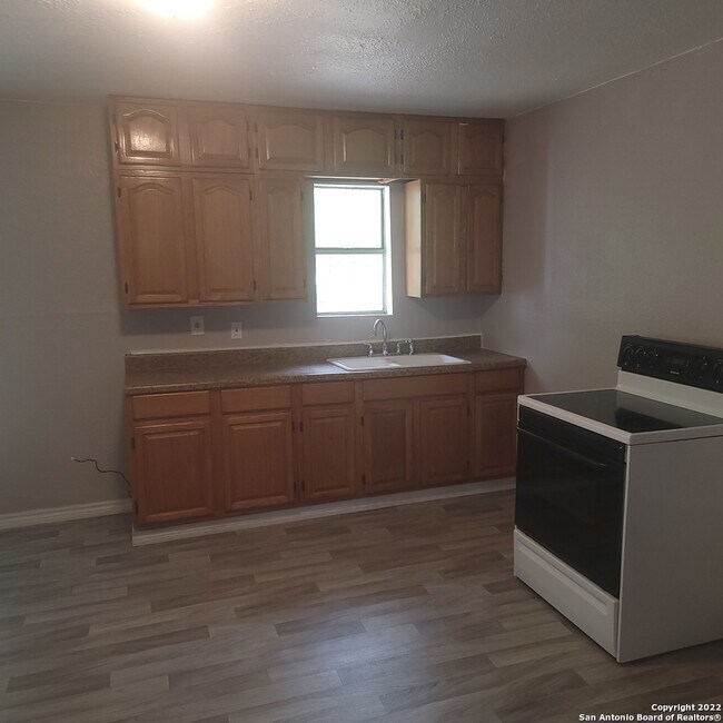 Photo - 1114 Kyle St