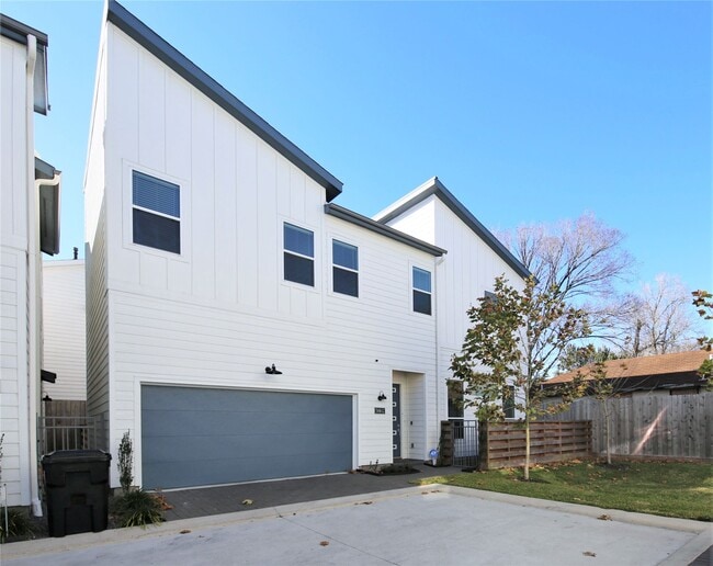 Building Photo - 506 W Donovan St