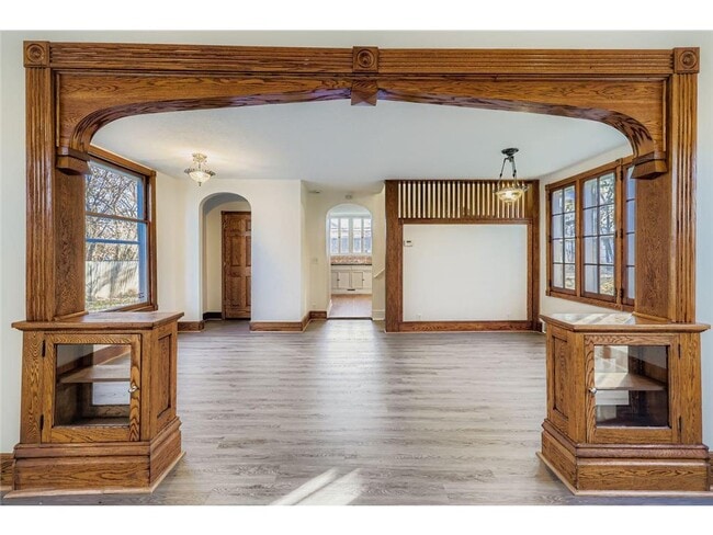 Photo - 988 Reaney Ave E