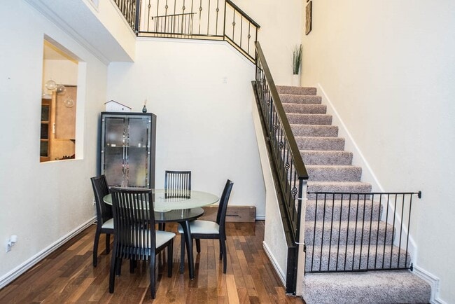 Photo - 1112 Bering Dr Unidad 61