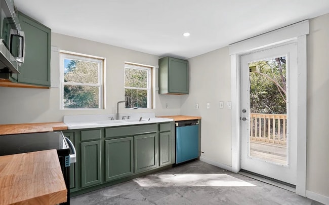 Photo - 306 7th St E