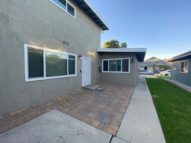 Bring your patio furniture and BBQ - 3916 W 178th St Apartamentos Unidad #2