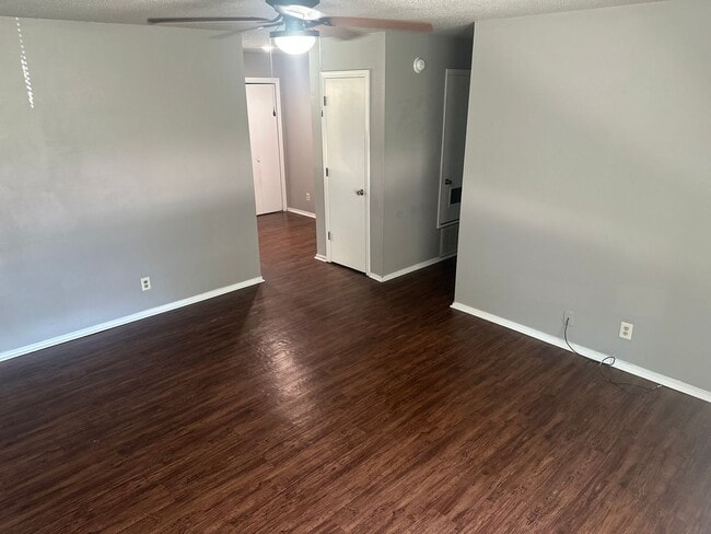 Photo - 2-Bedroom, 1-Bathroom Unit @ Rolling Oaks 4-Plex - Water Bill Included
