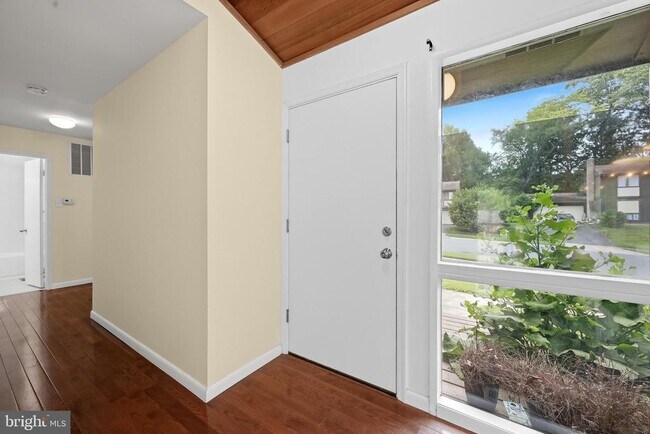 Photo - 8811 Burbank Rd