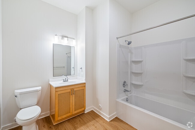 2BR, 2BA -934SF - Bathroom