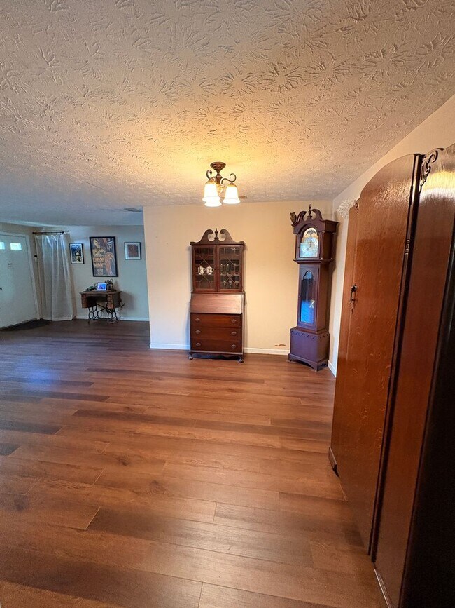 Photo - Charming 3 bed/2 bath Eastside Ranch w/ Potential early move in!