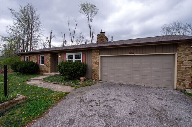 Photo - Lovely 3 Bed / 2 Bath in Private Setting--AVAILABLE NOW!!! Unit 4621 S Acorn Drive