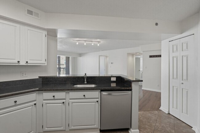 Photo - Updated 2BR Condo in Old Town Alexandria - 2 blocks to Metro