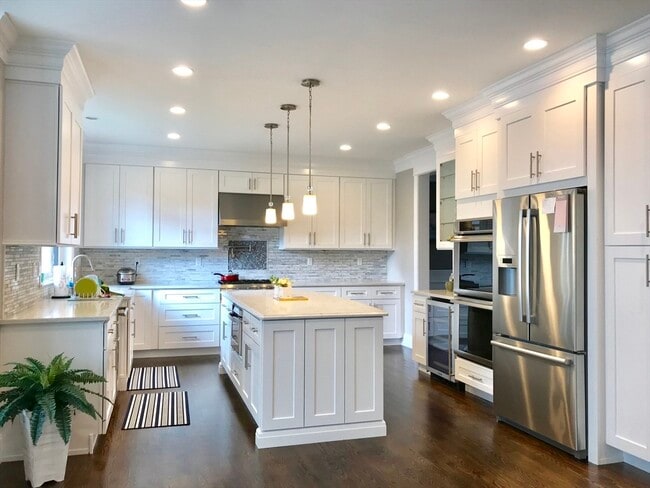 Photo - 301 Linden St