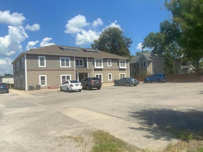 Photo - 409 W Washington St