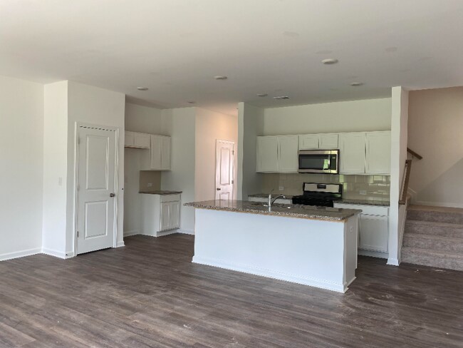 Photo - 5930 Lyon St