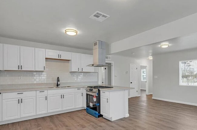 Photo - Single-family home with flexible leases - Renovated property - Pet-friendly - Coming soon!