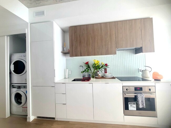 Photo - 161 Roehampton Av Unit 1-Bed Plus Den