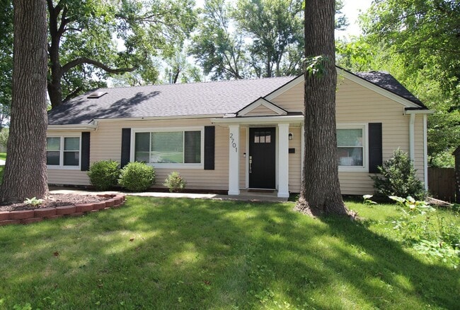 Building Photo - 3 Bedroom 1 Bath Home in Prairie Village