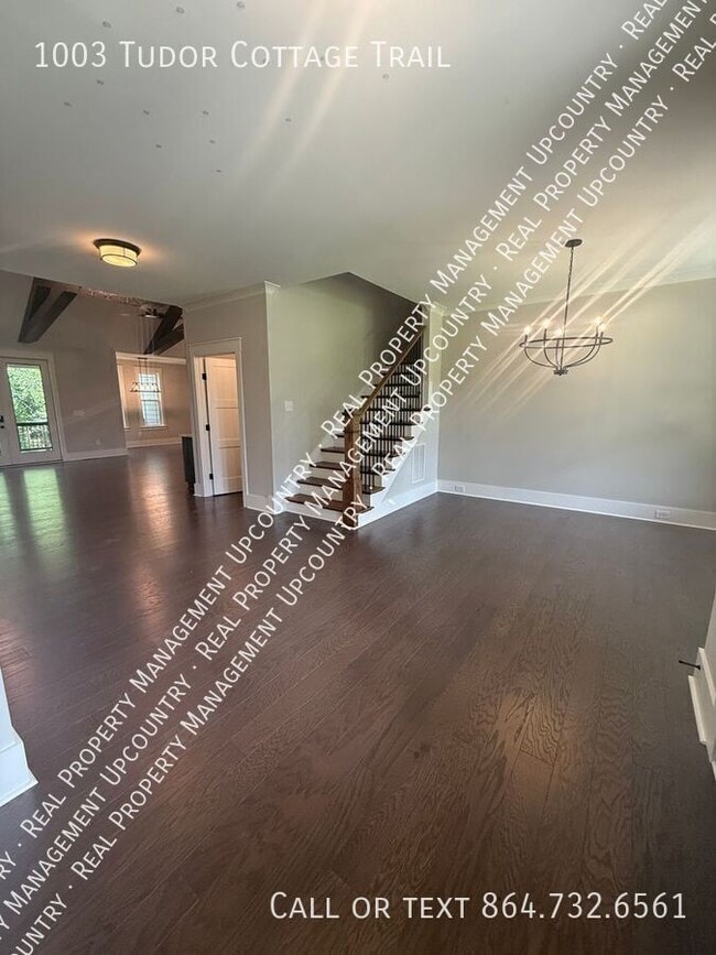 Photo - 1003 Tudor Cottage Tr