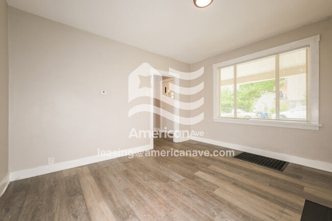 737 Montclair St