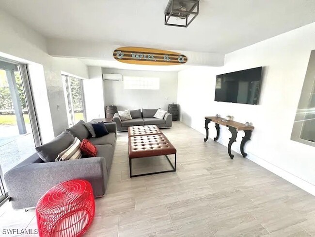 Photo - 437 Tradewinds Ave