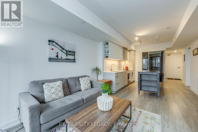 Photo - 19 Western Battery Rd Unité 908