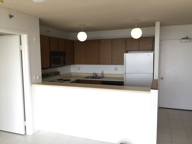 Photo - Pearl Regency with 2 Parking! Water views! Unit 2314