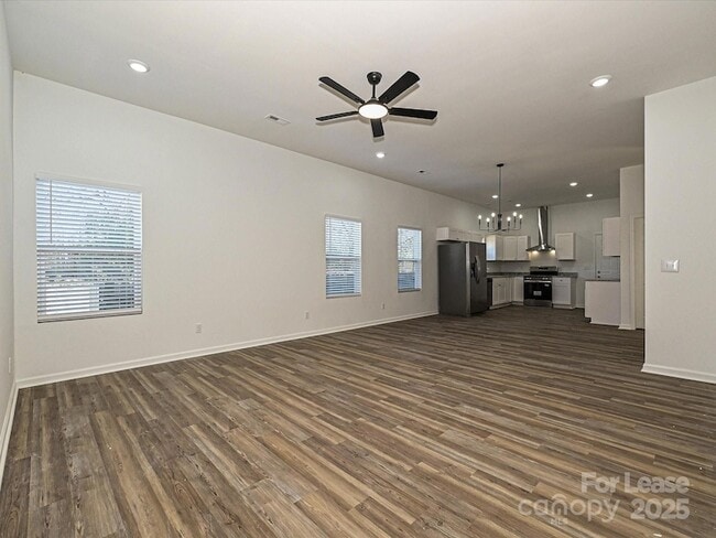 Photo - 1349 Russell St