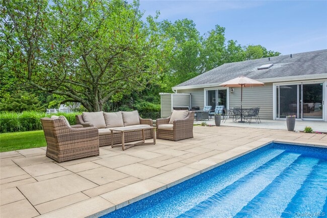 Photo - 215 Northfield Rd