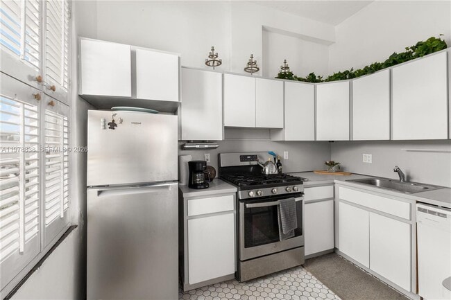 Photo - 2421 Lake Pancoast Dr Unit 3A