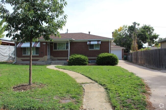 Building Photo - Stunning 3 bedroom/ 1 3/4 bath Ranch in Ha... Rental