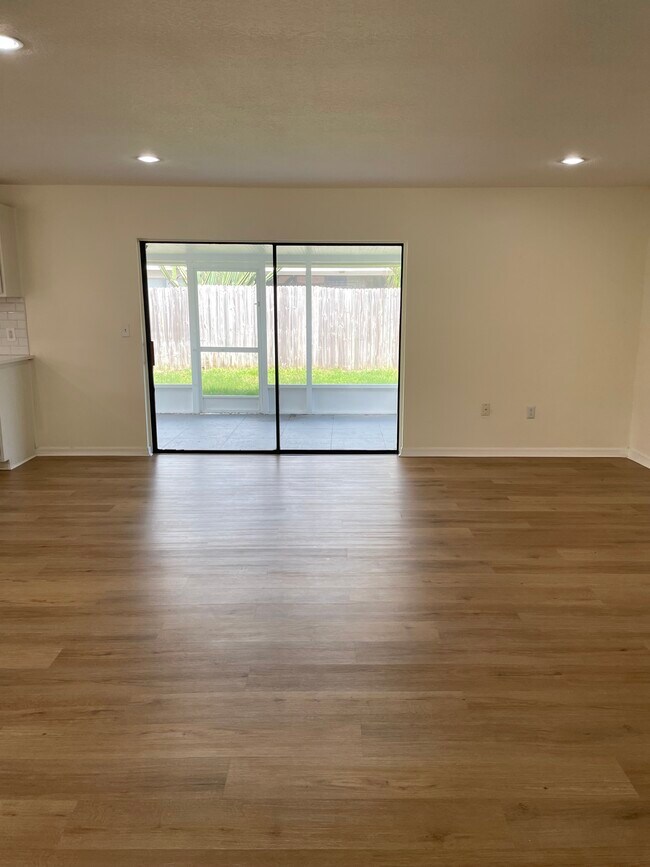 Photo - 5900 25 Way S