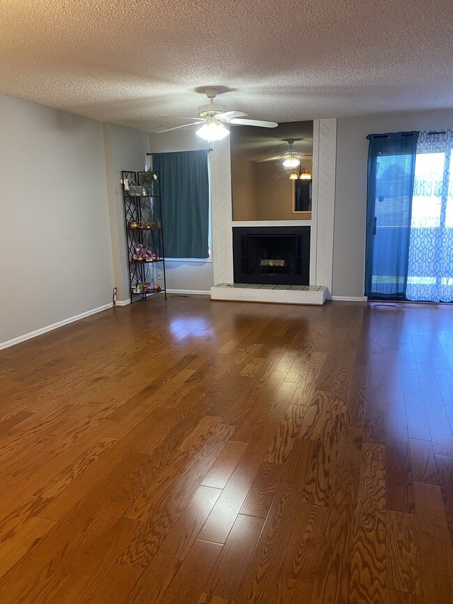 Photo - 2 bedroom westside - Rockrimmon Unit C