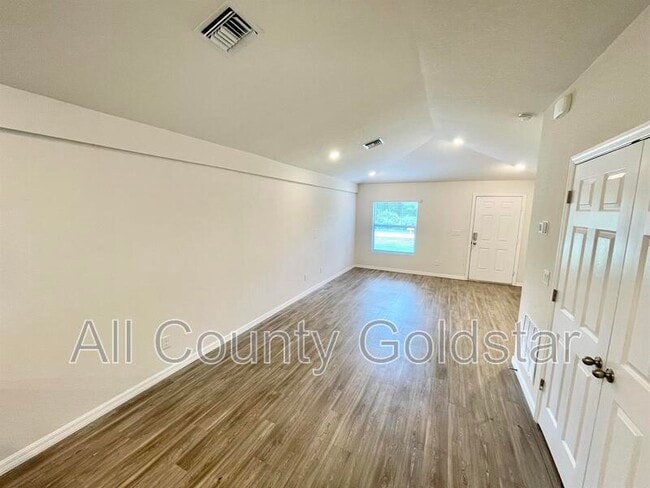 Photo - 2084 Hilton St