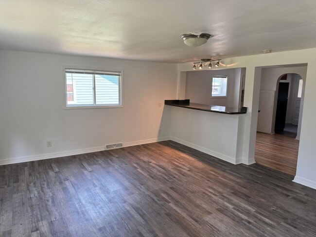 Photo - City Close, Country Feel – Charming Madiso...