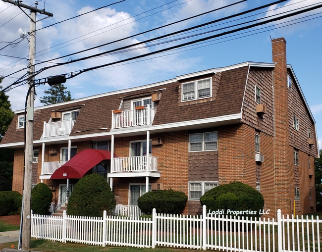 Front Entrance Condo View - 86 Beacon St Unit 2