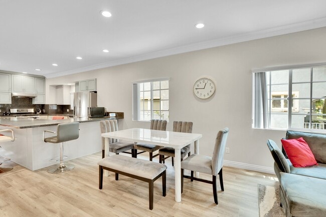 Photo - 1826 N Berendo St