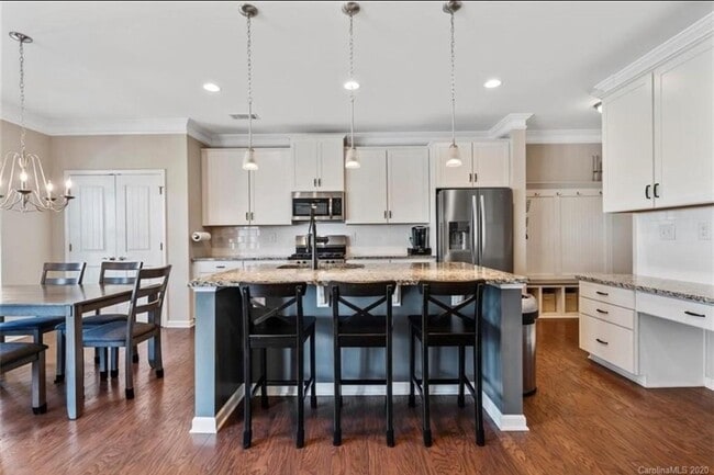 Photo - 371 Livingston Dr