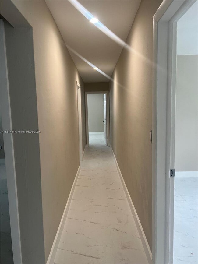 Photo - 1212 NE 121st St