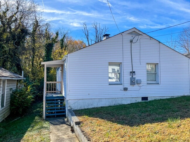 Photo - 310 St Luke St