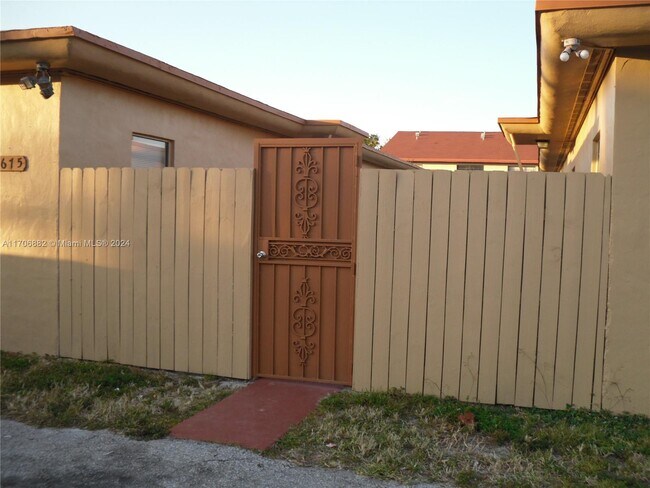 Photo - 1675 NE 150th St Unit 03