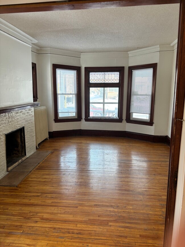 Photo - 2600 Emerson Ave S Unidad #1