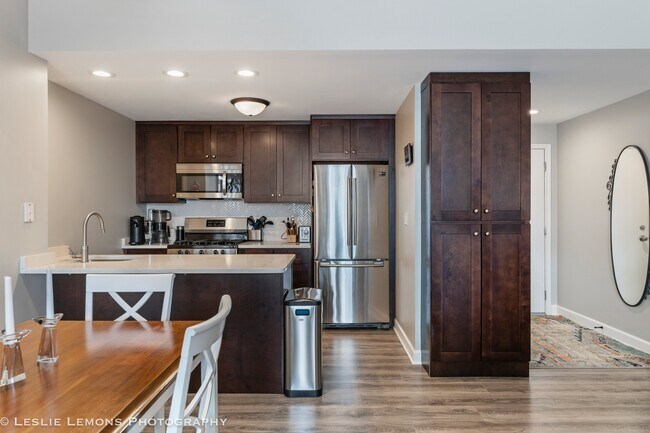 Photo - 680 N Green St Unit 606