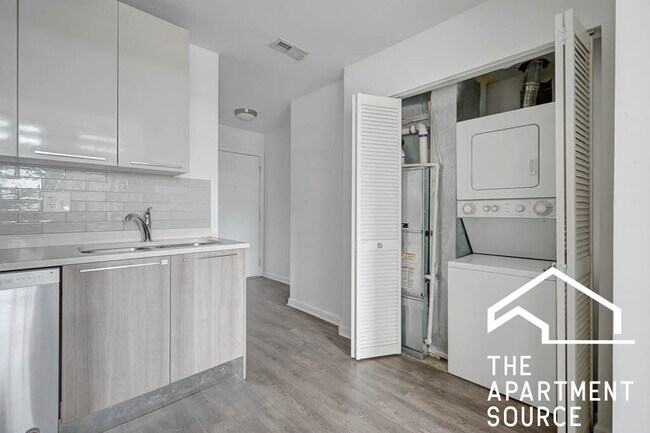 Photo - 932 W Dakin St Unit 201