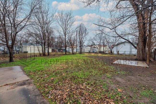 Photo - 2222 S Laura St