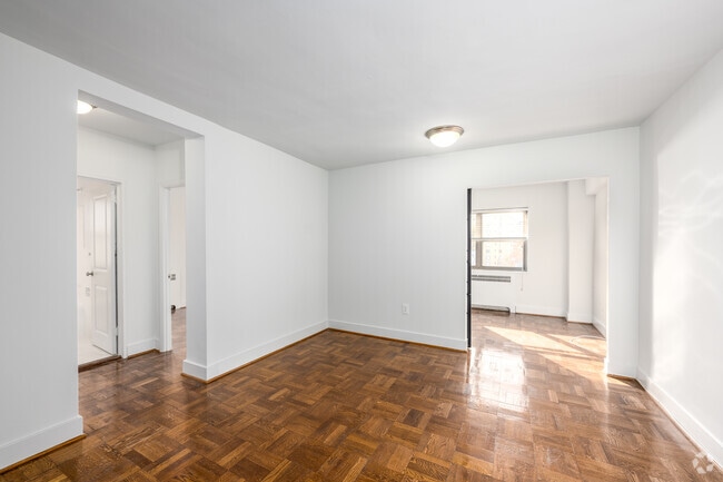 1BR, 1BA + Den - 613SF - Living Room - Macomb Gardens